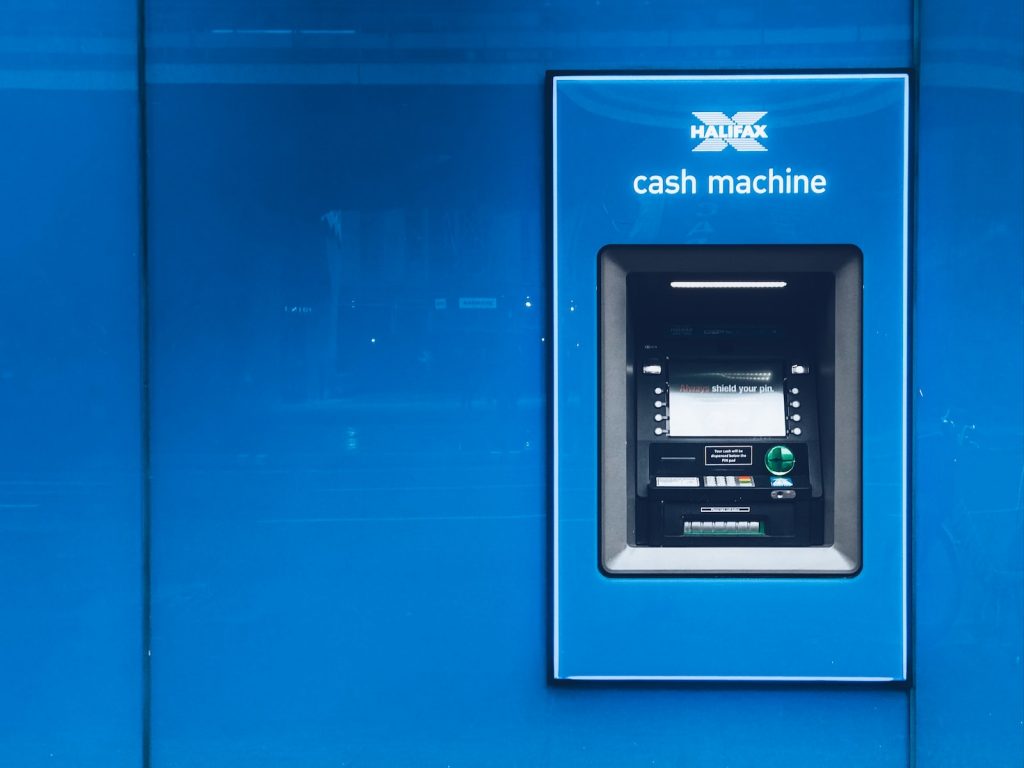 Combien pouvez-vous retirer et comment gérer les limites de votre carte bancaire lors des retraits au distributeur automatique ?