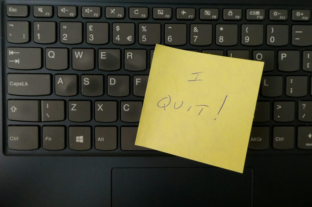 Quiet Quitting : Le Désengagement Qui Secoue le Travail en 2025 – À Découvrir d’Urgence !